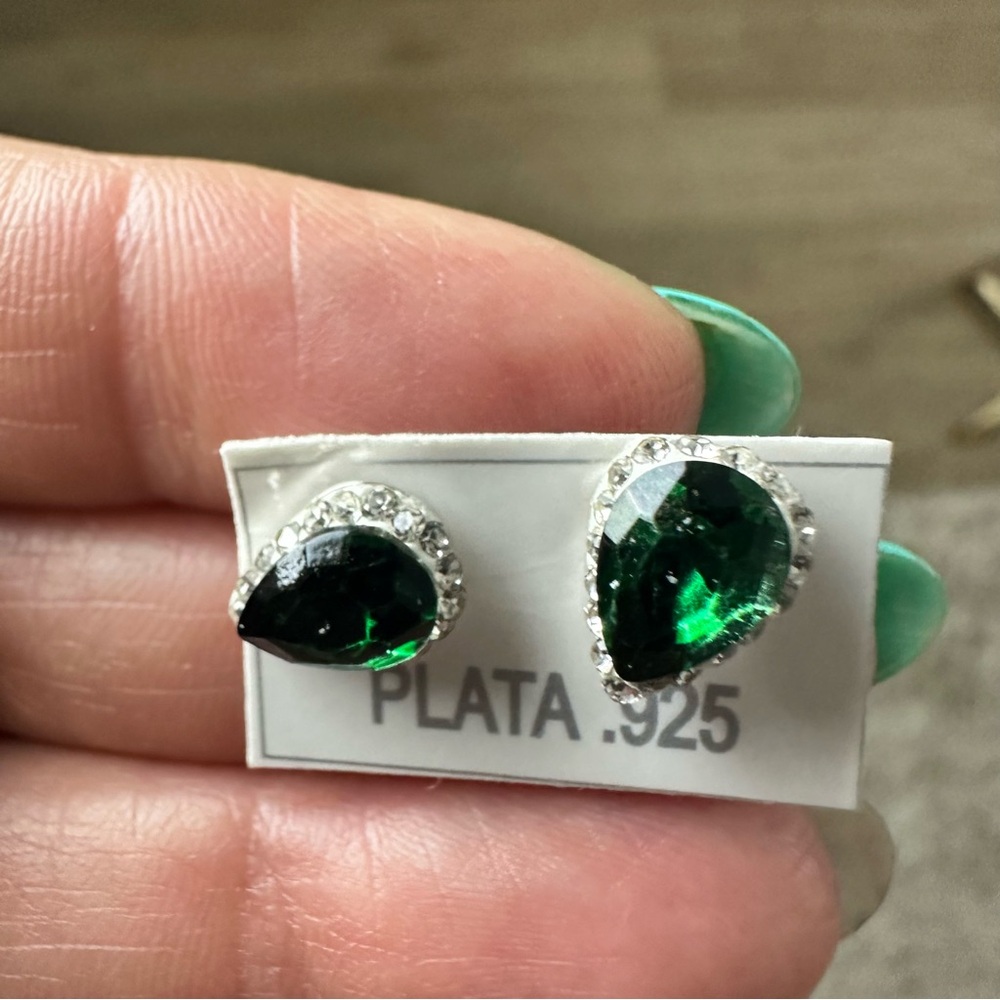 Elegant Green and Silver Teardrop Earrings - Picture 12 of 13